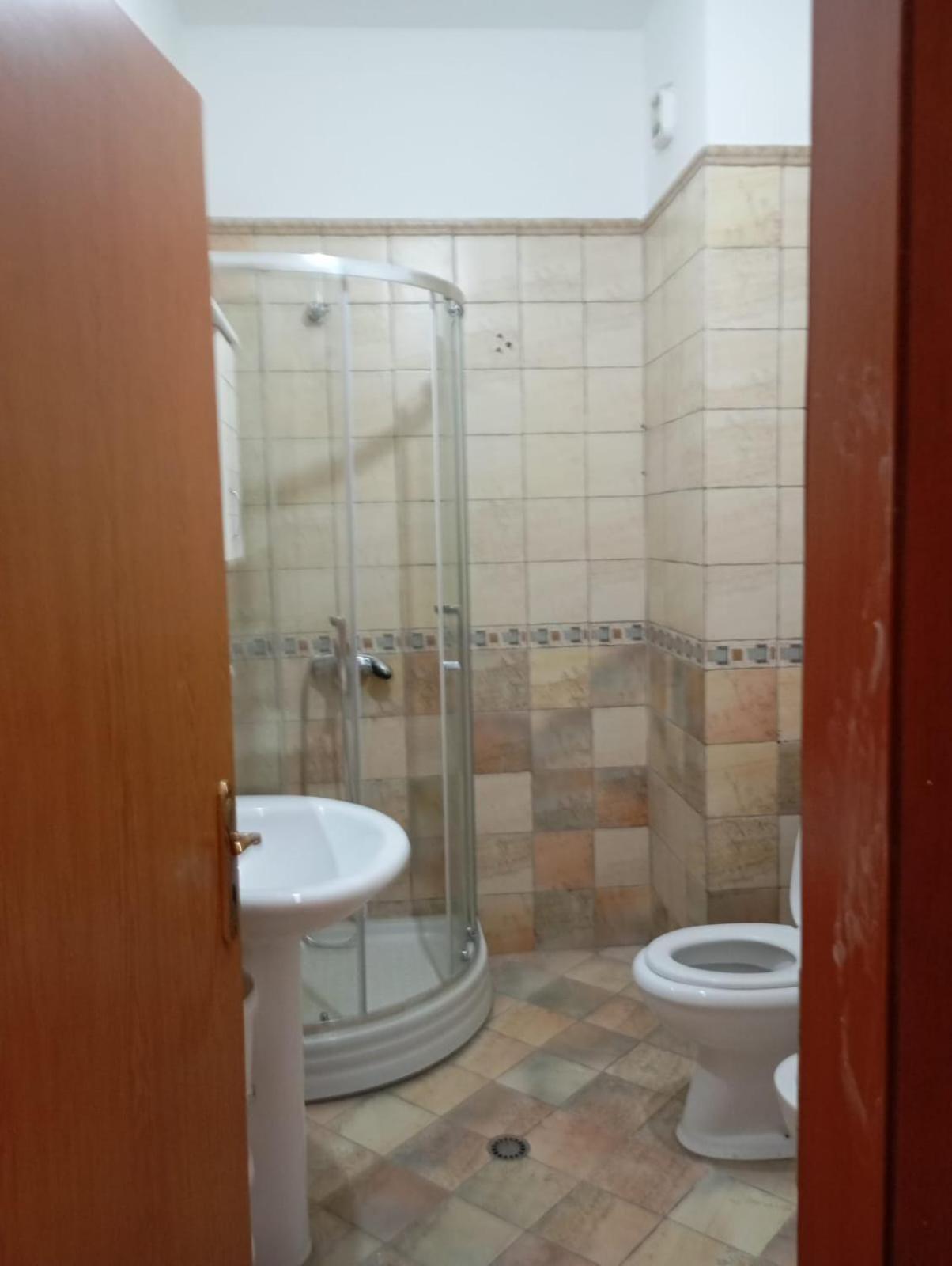 Royal 3 Hostel 地拉那 外观 照片